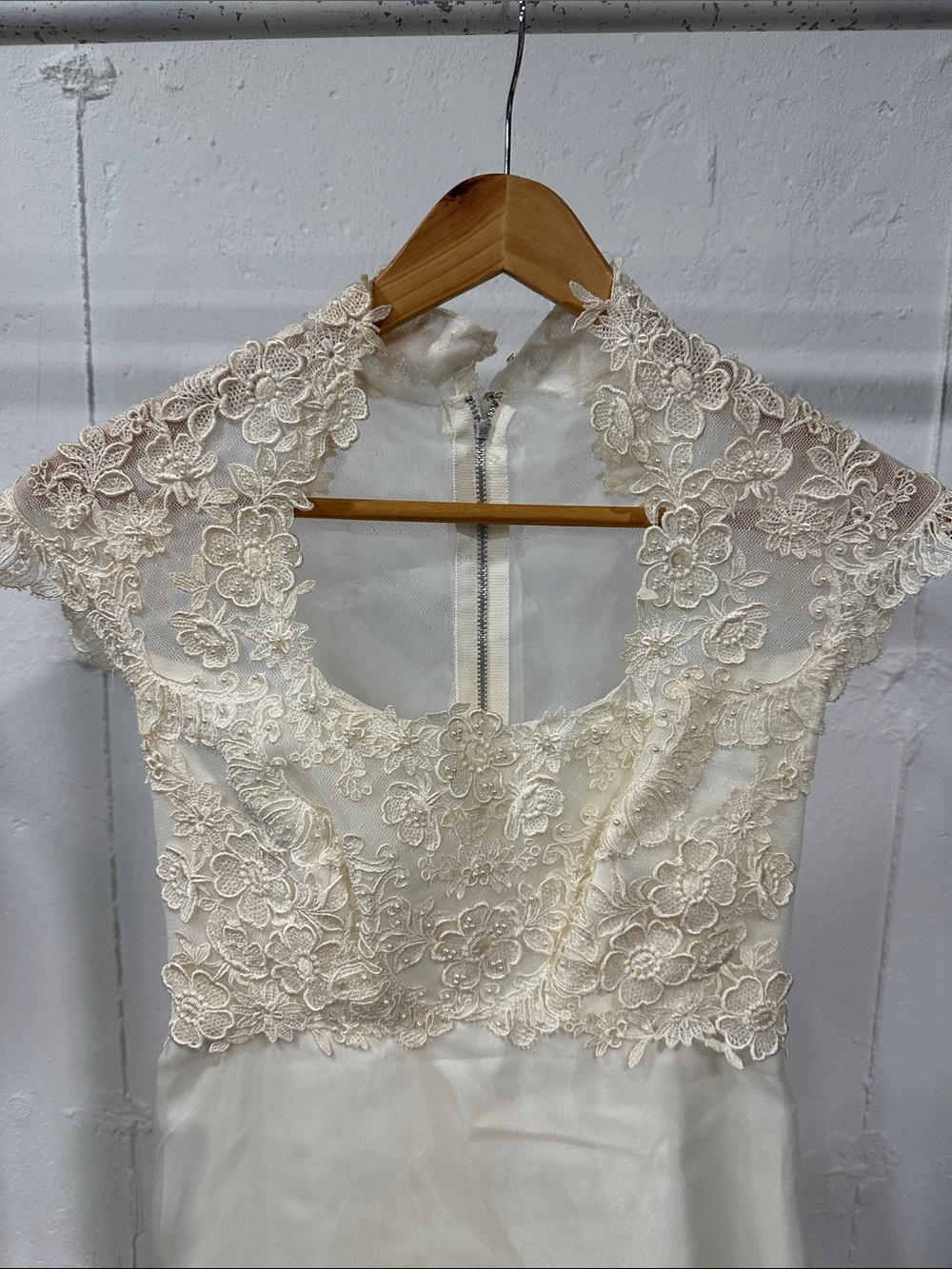 Vintage Ivory Lace wedding Dress lace veil - Picture 2 of 13